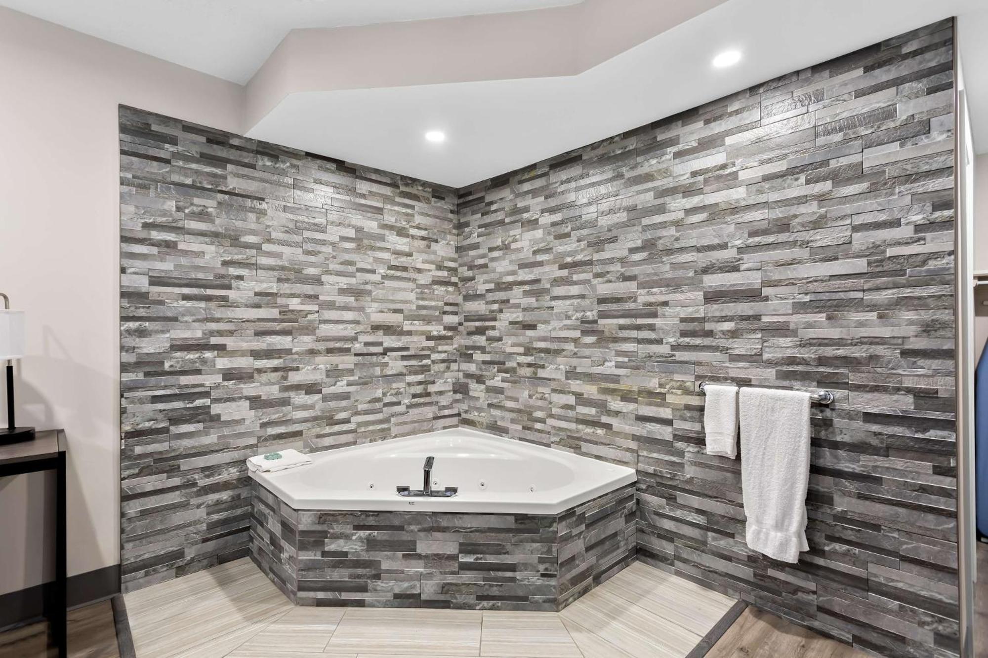 Surestay Plus By Best Western Windsor Exterior foto